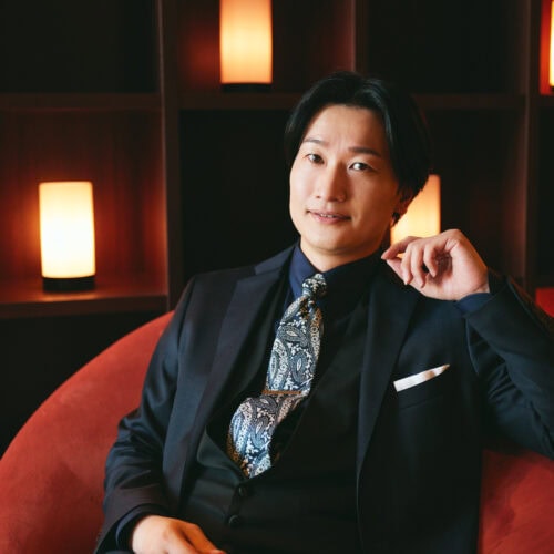 Prime Videoで独占配信される『バチェラー・ジャパン』シーズン6　新スタジオMCに就任した山添 寛さん（相席スタート）