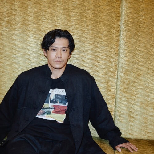 【小栗旬インタビュー】コロナ禍の“名もなきヒーローたち”を描いた主演映画『フロントライン』にかけた思い