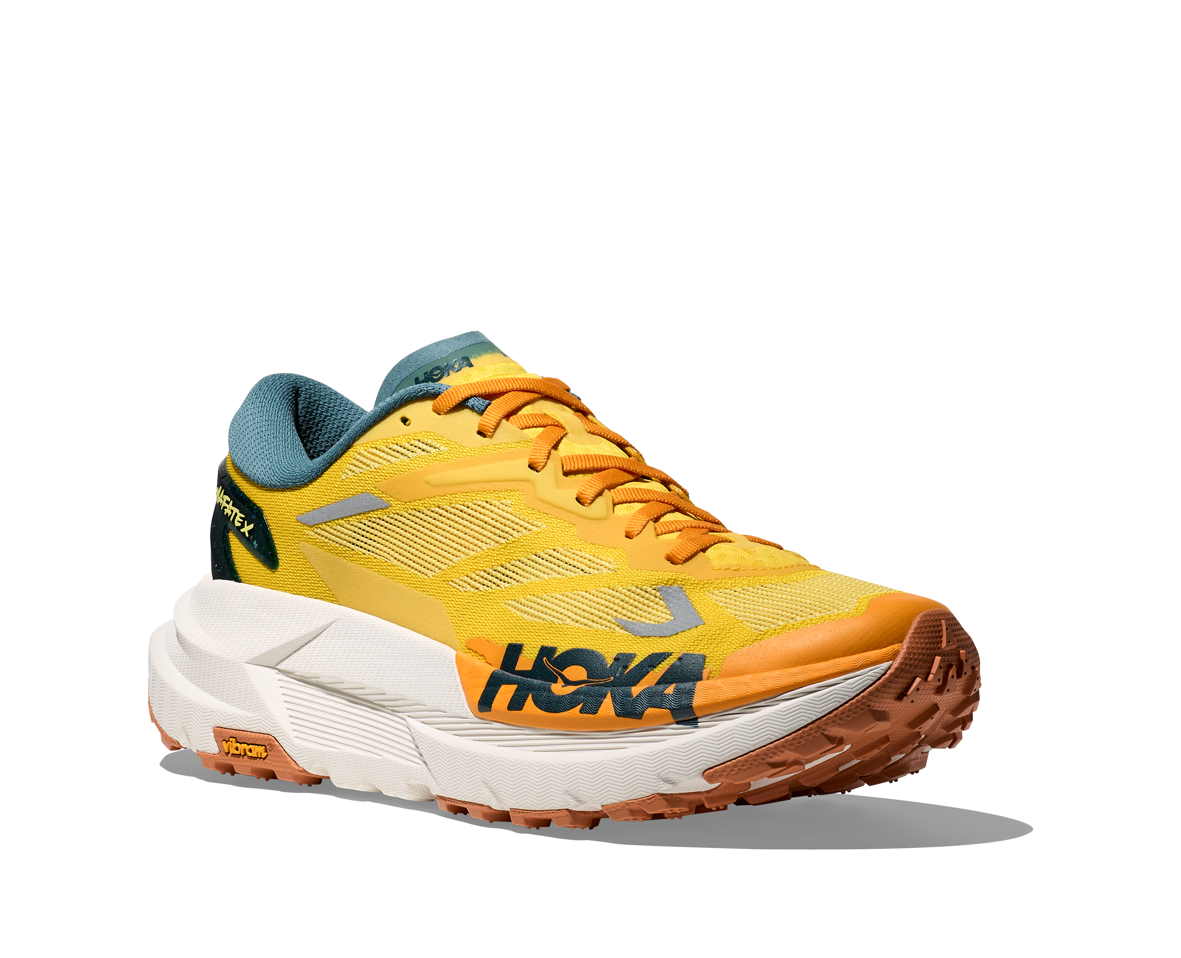 世界中の代表的なトレイルやウルトラトレイルのコースで徹底的にテストを重ね、HOKAの最先端テクノロジーを結集したMafate X。快
適性・安定性・グリップ力のすべてを兼ね備え、長距離ランに最適な一足に仕上がっている。