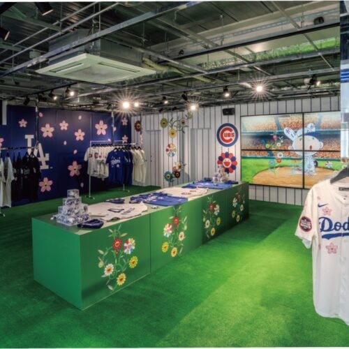 村上隆とMLBの限定コラボ（東京・原宿での様子）