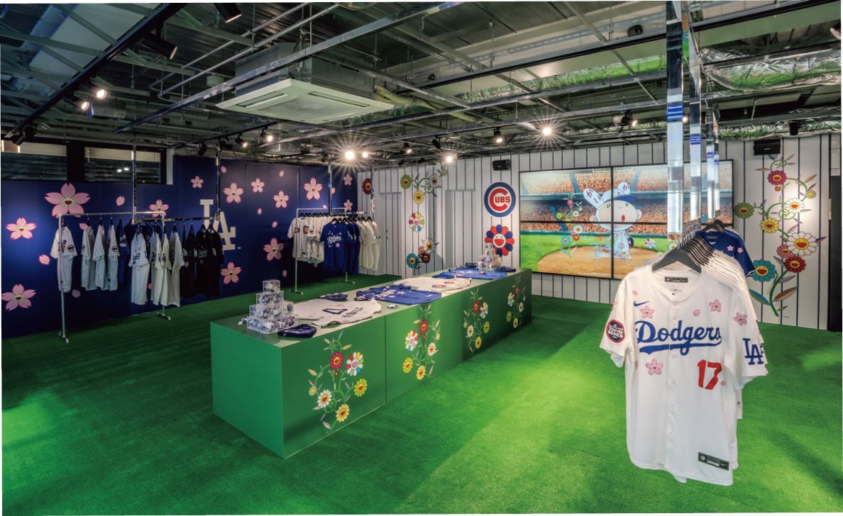 村上隆とMLBの限定コラボ（東京・原宿での様子）