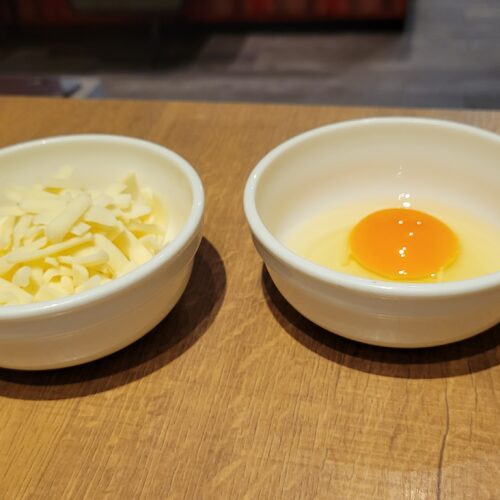 救済トッピングのチーズ・生卵