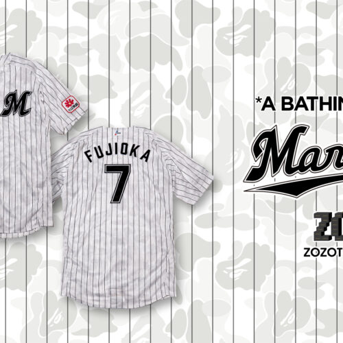 8月24日（日）には、ZOZOマリンスタジアムにて冠協賛試合を開催。試合当日は、千葉ロッテマリーンズの選手たちが、BAPE®とコラボレーションした特別デザインのユニフォームを着用して試合に臨むほか、両者の20年の歩みを振り返るエモーショナルなVTRの上映や、当時の主力選手によるファーストピッチなど、周年を祝う特別な演出で会場を盛り上げる。