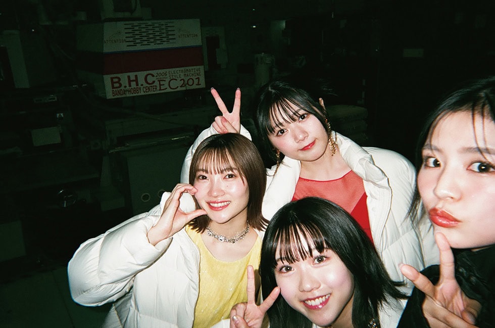 リンプラオフショット写真館」　新曲「胸にいつもガンプラを」のジャケ写撮影で、メンバーが撮ったオフショットを公開♥