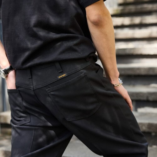Wrangler（ラングラー）×ARKnets（アークネッツ）によるMIDDLE RISE WRANCHER DRESSがリリースする。美脚効果が増したWranglerの名品ドレスパンツだ。