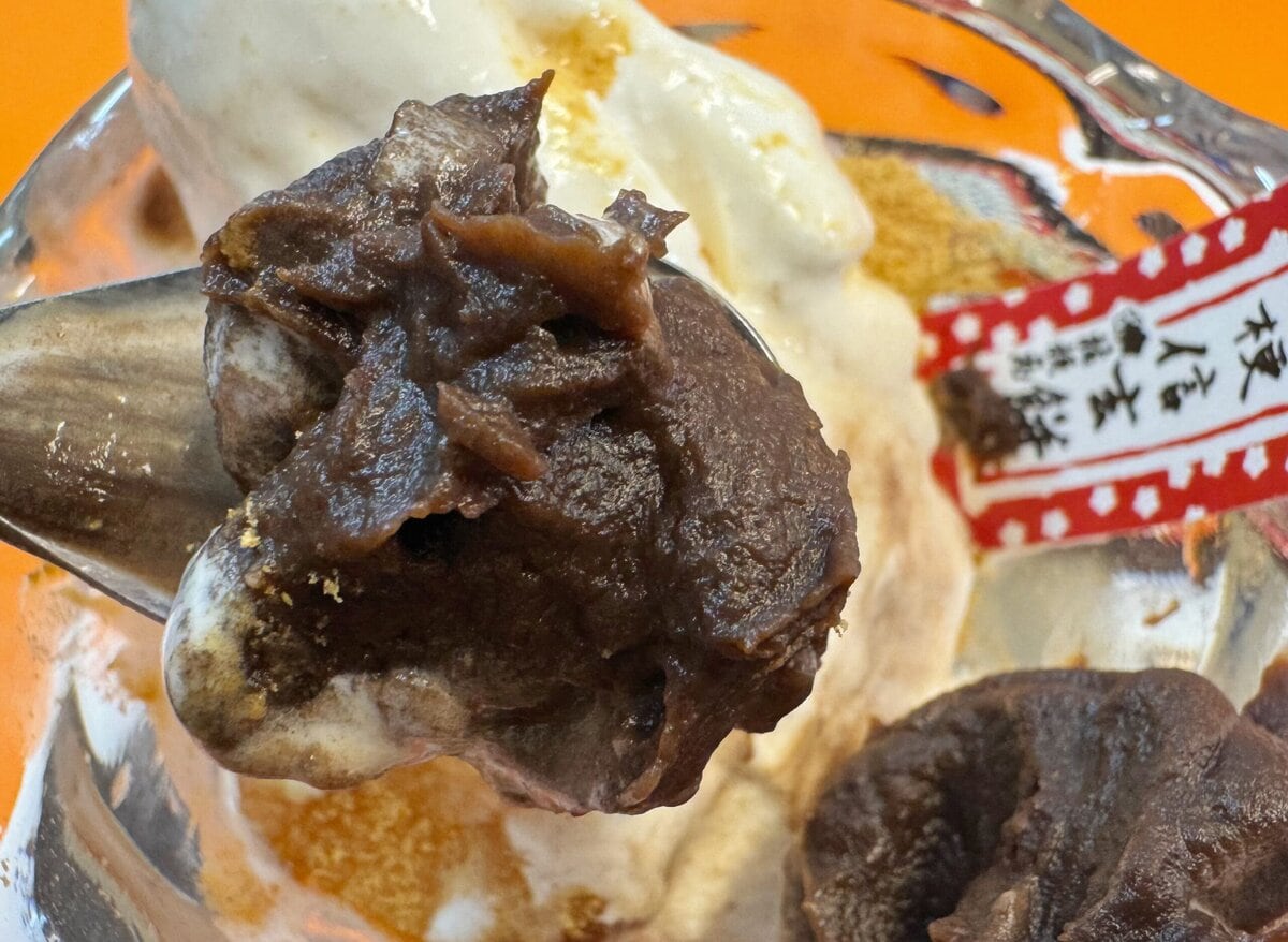 こってり濃厚な黒みつクリームとソフトクリームの相性も抜群