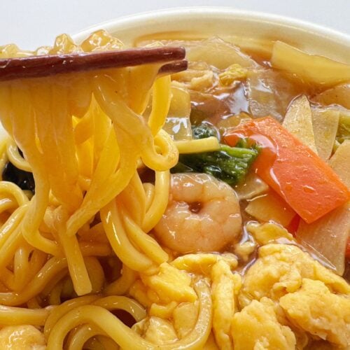 もっちりと香ばしい麺にもよく絡みます
