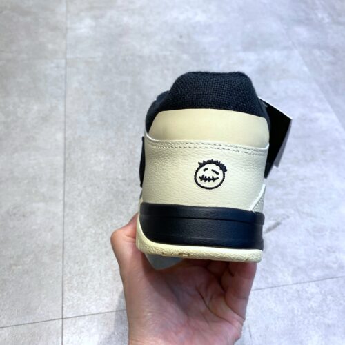 Travis Scott × Nike（トラヴィススコット × ナイキ）のジョーダン ジャンプマンジャック TR CJ1 T-Rexx 