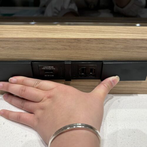 デアゴスティーニ カフェ　充電スポット