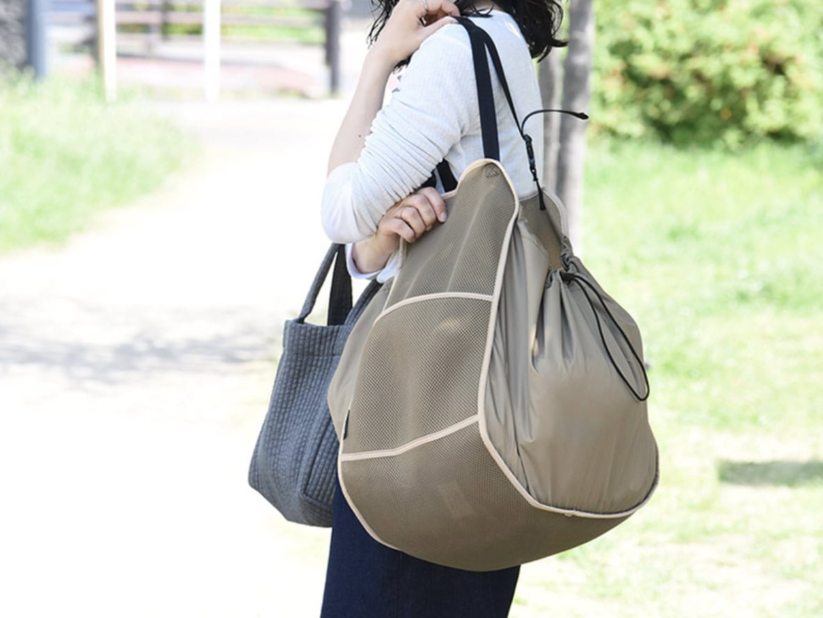 「え？荷物を収納できるハンモック？」座席の荷物をまるごと収納！ 車内に付けるハンモック型収納でカーライフがもっと快適に