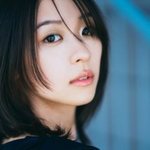 NHK朝の連続テレビ小説『あんぱん』でヒロイン・若松のぶ（今田美桜）の同僚である高知新報の女性記者・小田琴子を演じている鳴海 唯