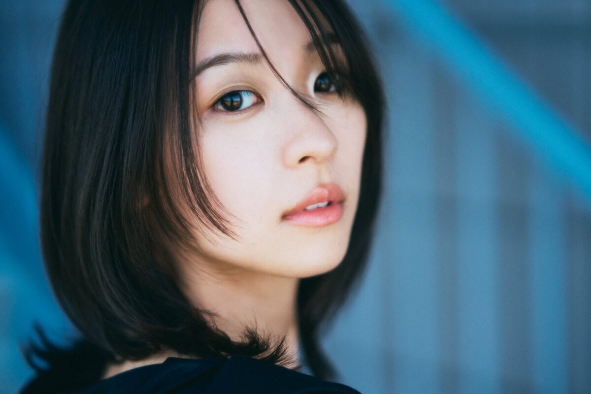 NHK朝の連続テレビ小説『あんぱん』でヒロイン・若松のぶ（今田美桜）の同僚である高知新報の女性記者・小田琴子を演じている鳴海 唯