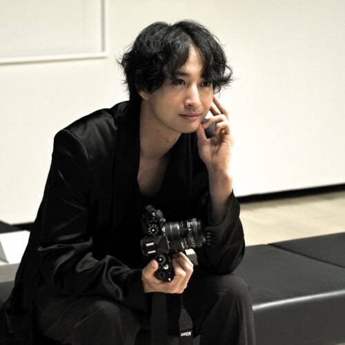 写真展「MY FOCAL LENGTH」を開催中の古屋呂敏は、俳優、ファッションモデル、フォトグラファー、映像クリエイターと多彩な顔を持つ