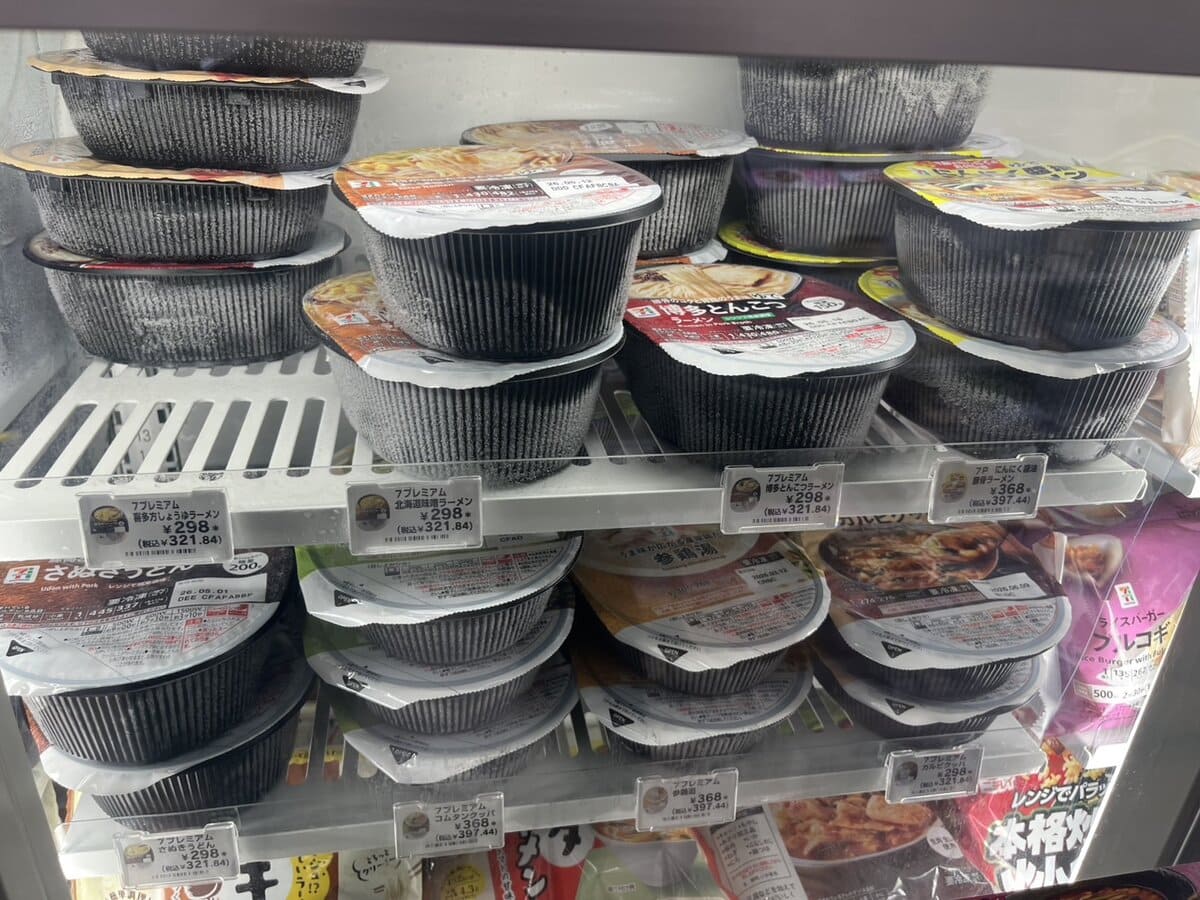 セブン イレブン　冷凍食品コーナー