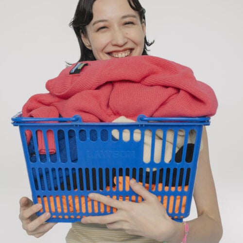 “あなたのマチにセレクトショップを”をコンセプトに、コンビニエンスストア ローソンと FREAK’S STORE（フリークスストア）による「ローソンフリーク」第4弾がリリースする。「厚めの快適Tシャツ」と「ナイロンショートパンツ」が6月26日（木）より発売開始。