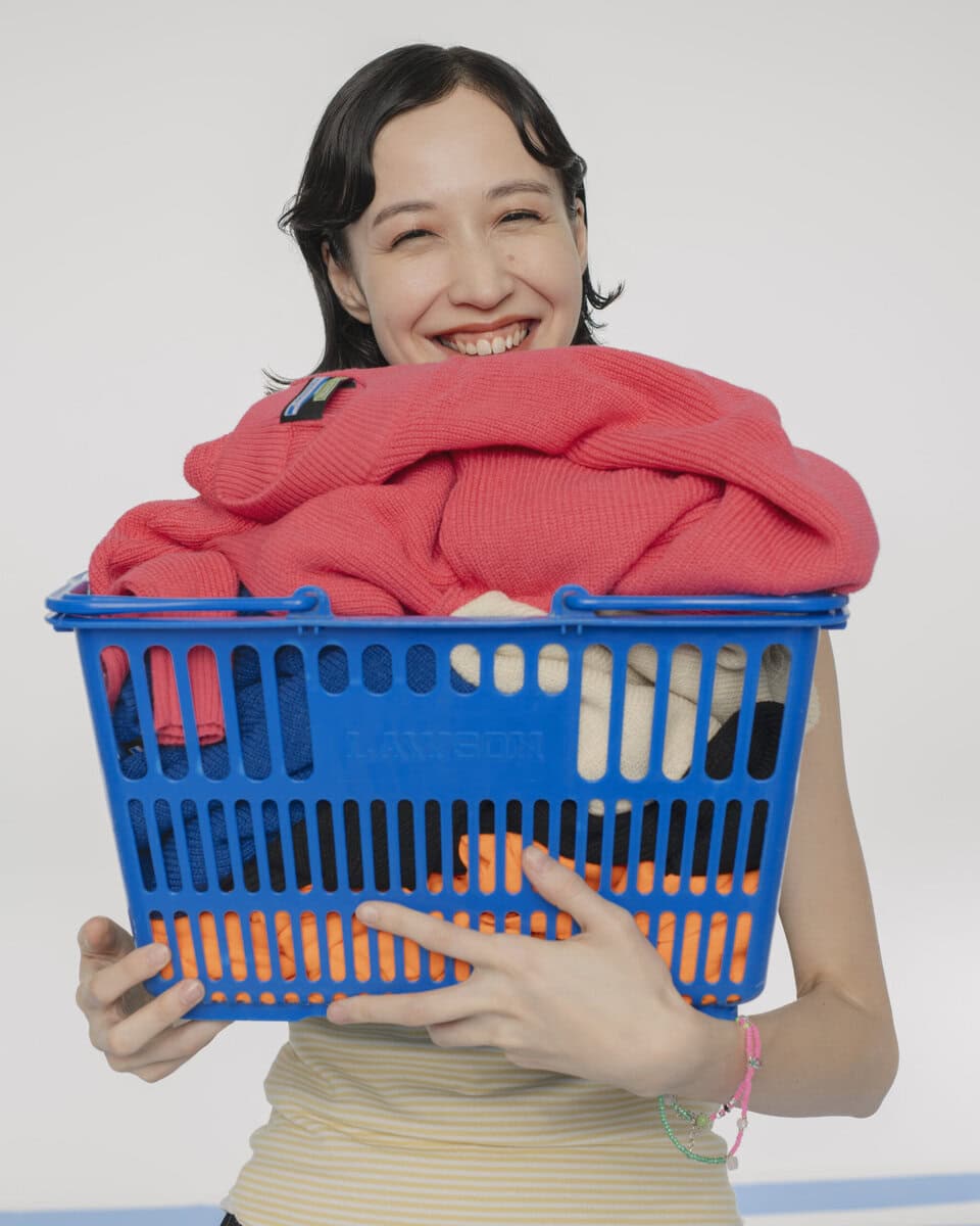 “あなたのマチにセレクトショップを”をコンセプトに、コンビニエンスストア ローソンと FREAK’S STORE（フリークスストア）による「ローソンフリーク」第4弾がリリースする。「厚めの快適Tシャツ」と「ナイロンショートパンツ」が6月26日（木）より発売開始。