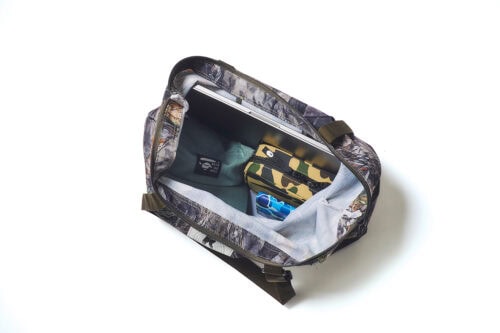 smart2025年8月・9月合併号 A BATHING APE®[ア ベイシング エイプ®]の
TREE EDGE CAMOデザイン
ビッグトートバッグ 