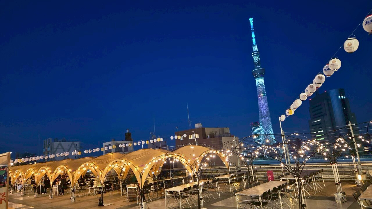 夕暮れからスカイツリーが店頭する夜にかけての＜18：00～20：00＞ごろがおすすめ