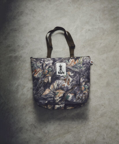 smart2025年8月・9月合併号 A BATHING APE®[ア ベイシング エイプ®]の
TREE EDGE CAMOデザイン
ビッグトートバッグ 