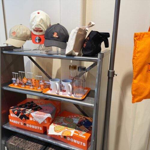 店内にはおしゃれなオリジナルグッズの展示・販売も