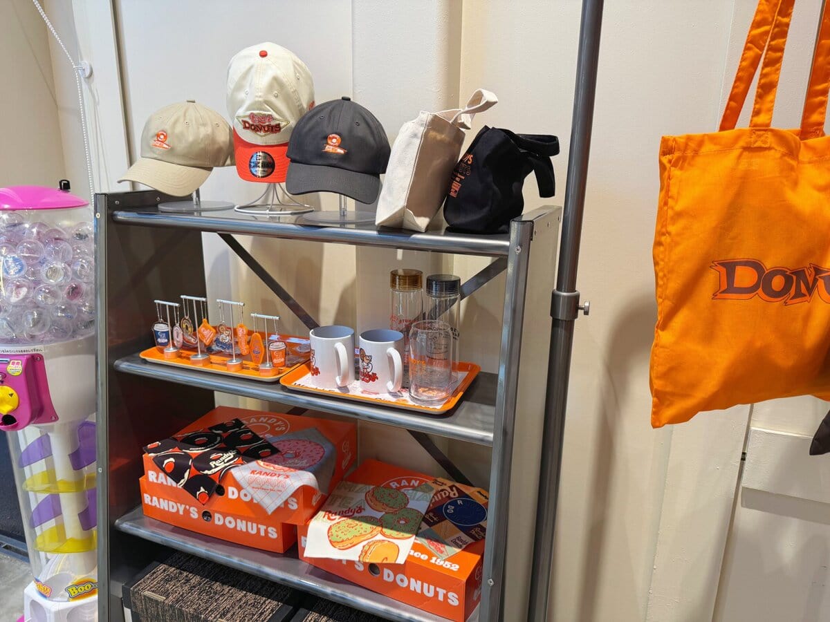 店内にはおしゃれなオリジナルグッズの展示・販売も