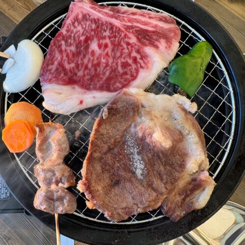 和牛ロースステーキは、ジューシーな甘みがあって美味しい。