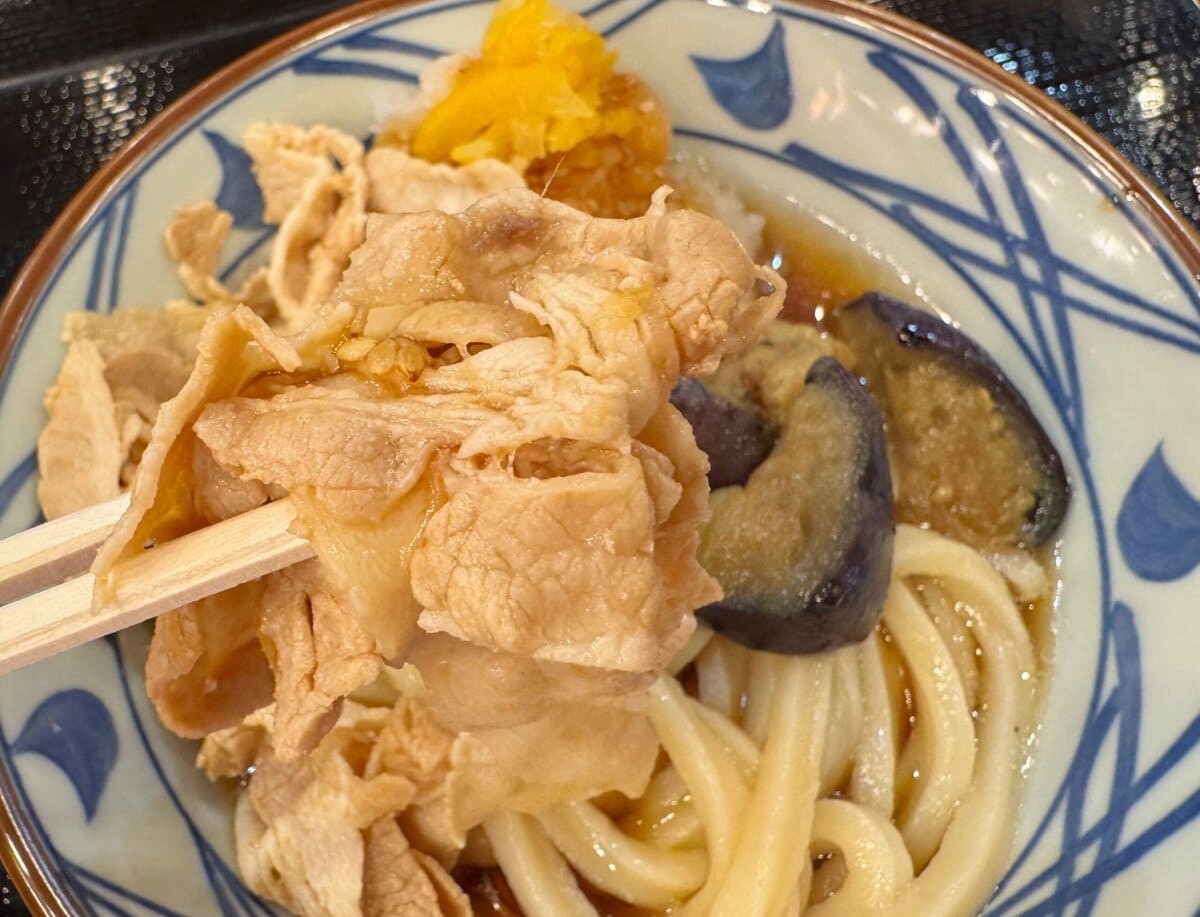 ひんやりと柔らかな豚しゃぶは、いくらでも食べられそうな程涼やかな味わい