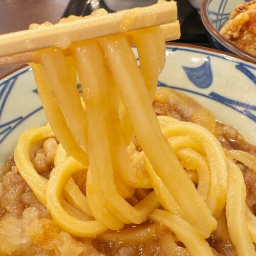 わさびをトッピングするとキリっとキレのあるさわやかな味わいに変化