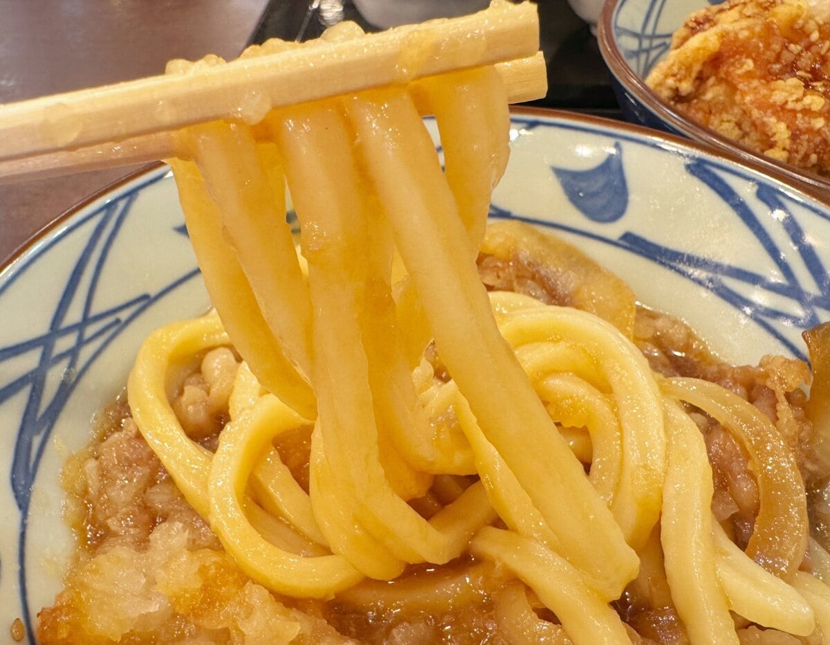 わさびをトッピングするとキリっとキレのあるさわやかな味わいに変化