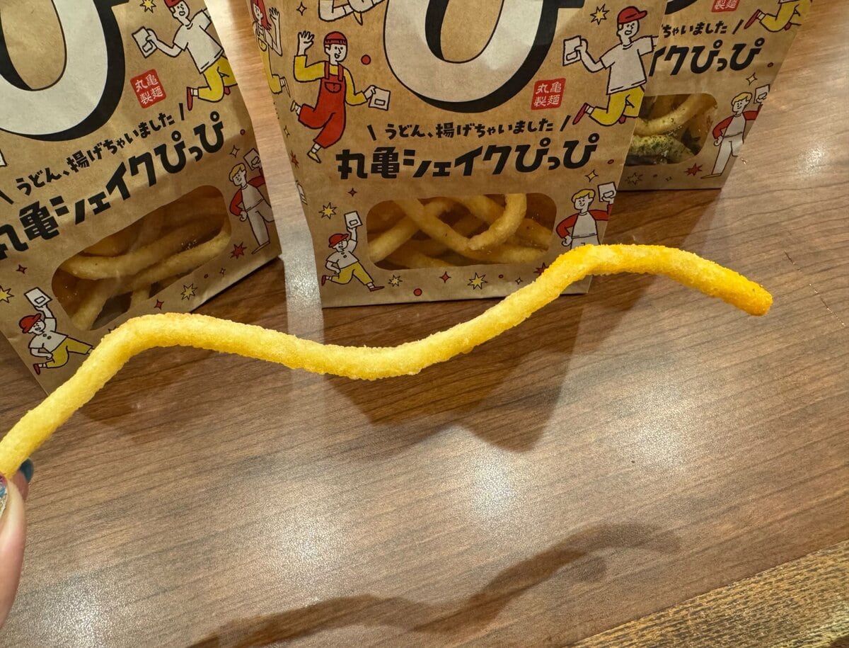 うどんスナックならではの不揃いさが良い感じ