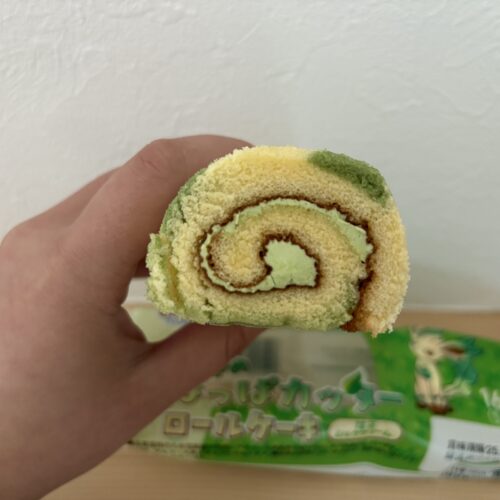 リーフィアのはっぱカッターロールケーキ（抹茶ミルククリーム）