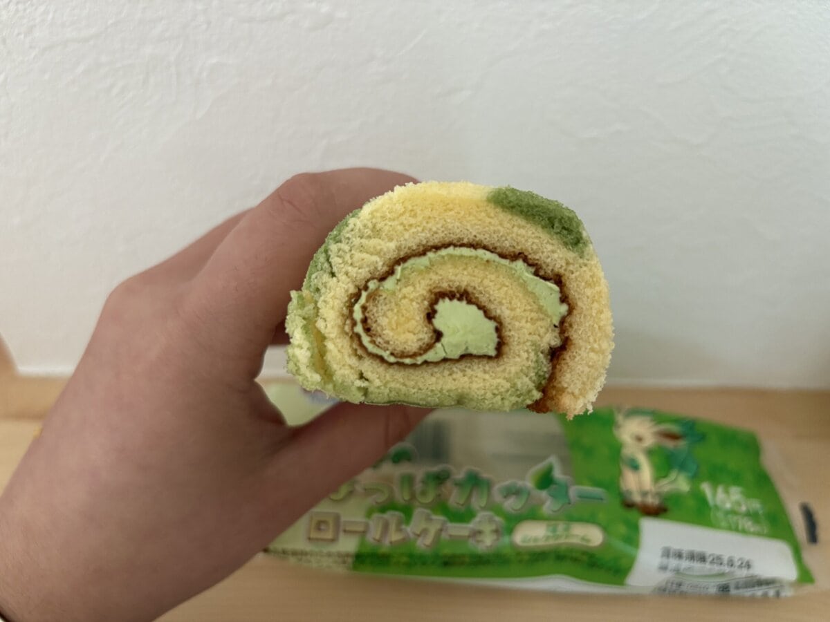 リーフィアのはっぱカッターロールケーキ（抹茶ミルククリーム）