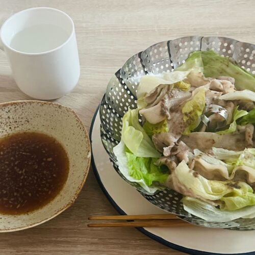 「豚バラとレタスの重ね蒸し」は特製だれで食べると“優勝”できます