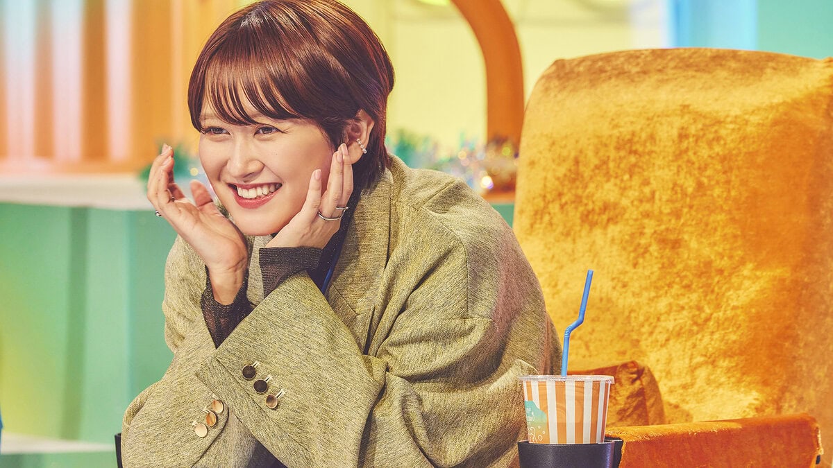 Prime Video『セフレと恋人の境界線』のスタジオMCを務めるラランド・サーヤ