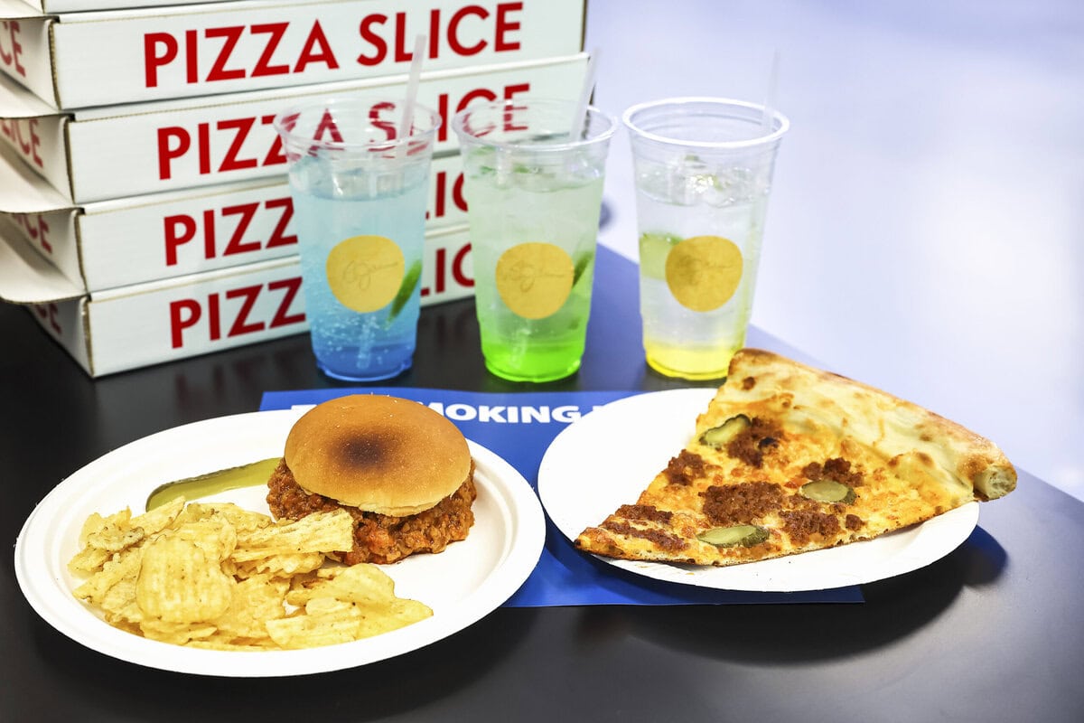 THE SMOKING LOUNGE by PloomカフェダイナーPIZZA SLICE Rojean POOLSIDE COFFEE
