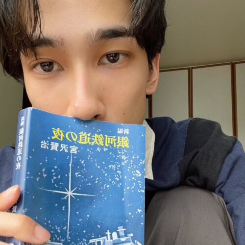 「古典文学にどハマり中」モデル・俳優の比嘉秀海が明かす、今いちばん好きなこと