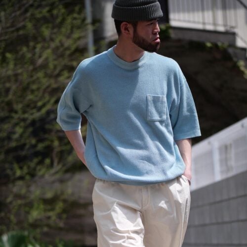 今季はHealthknitの伝統と技術をベースに、HIGH! STANDARDが別注をかけた特別なコットンニット T シャツが登場する。