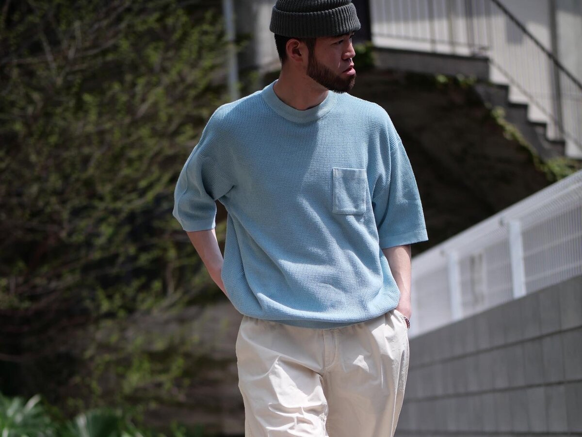 今季はHealthknitの伝統と技術をベースに、HIGH! STANDARDが別注をかけた特別なコットンニット T シャツが登場する。