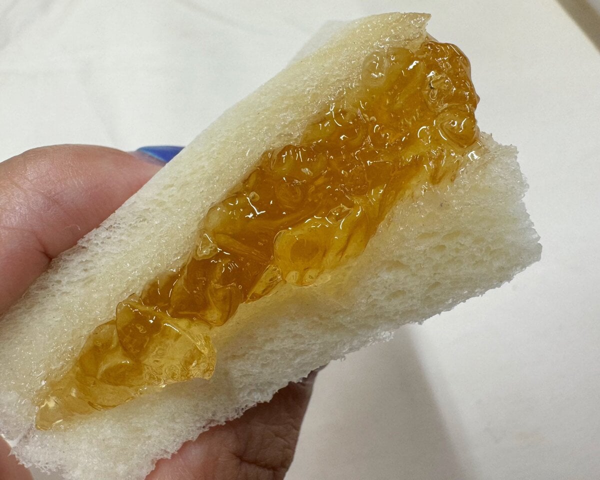 喉にグッとくるはちみつがこれでもかと浴びられるサンドイッチ
