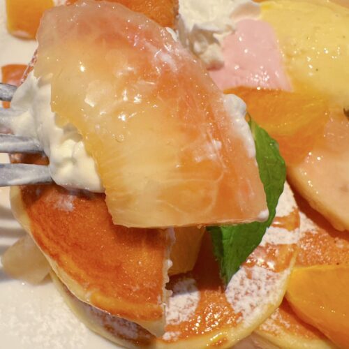 みずみずしく甘い桃とオレンジの爽やかな風味が、パンケーキのやさしい甘さを引き立ててくれます