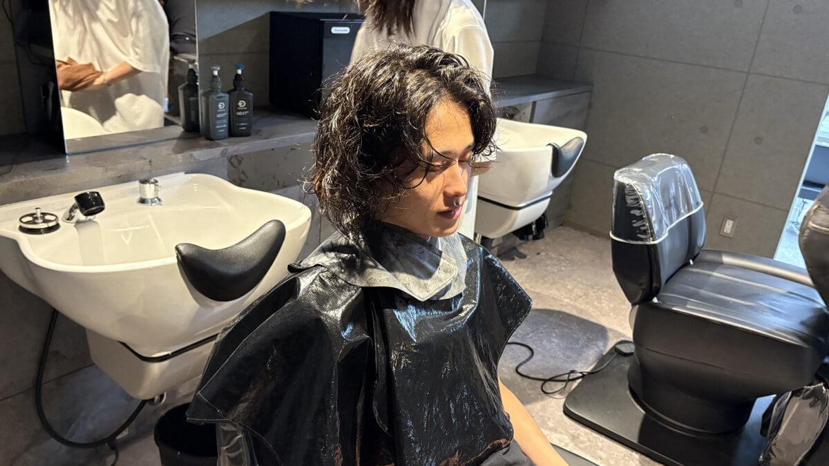 髪型キマらない問題、原因はシャンプーかも？ スカルプDの新作で“根元から変わる”ヘア革命！【人気美容師syn齋藤正太も太鼓判】