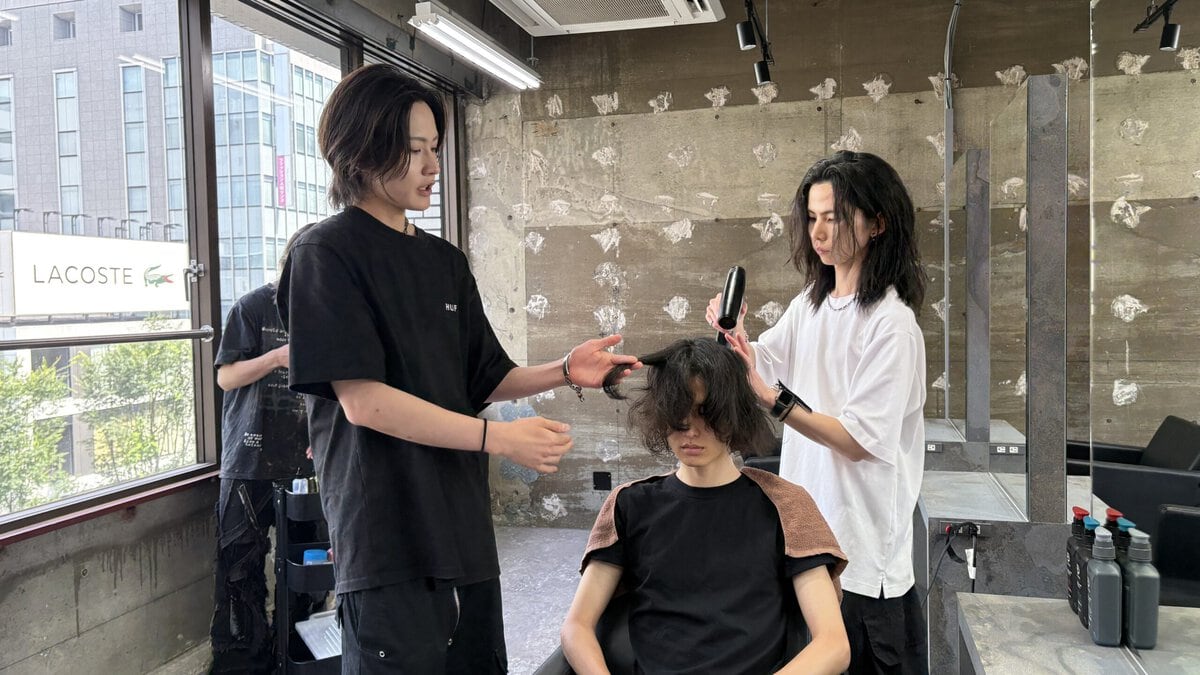 髪型キマらない問題、原因はシャンプーかも？ スカルプDの新作で“根元から変わる”ヘア革命！【人気美容師syn齋藤正太も太鼓判】