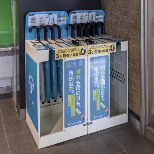 駅などに貸し出しスポットが設置されています