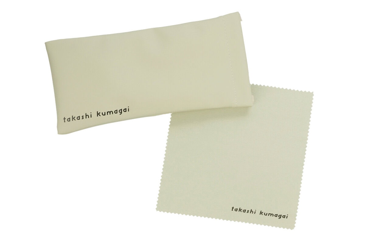 全ての商品に、オリジナルのメガネケースとメガネ拭きがセット。