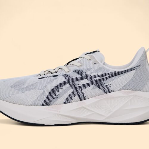 アシックスの「ノヴァブラスト5」¥16,500
