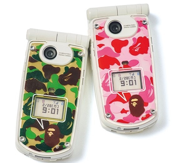2005年発売 BAPE®のBAPE® × NTT Docomo
datMO