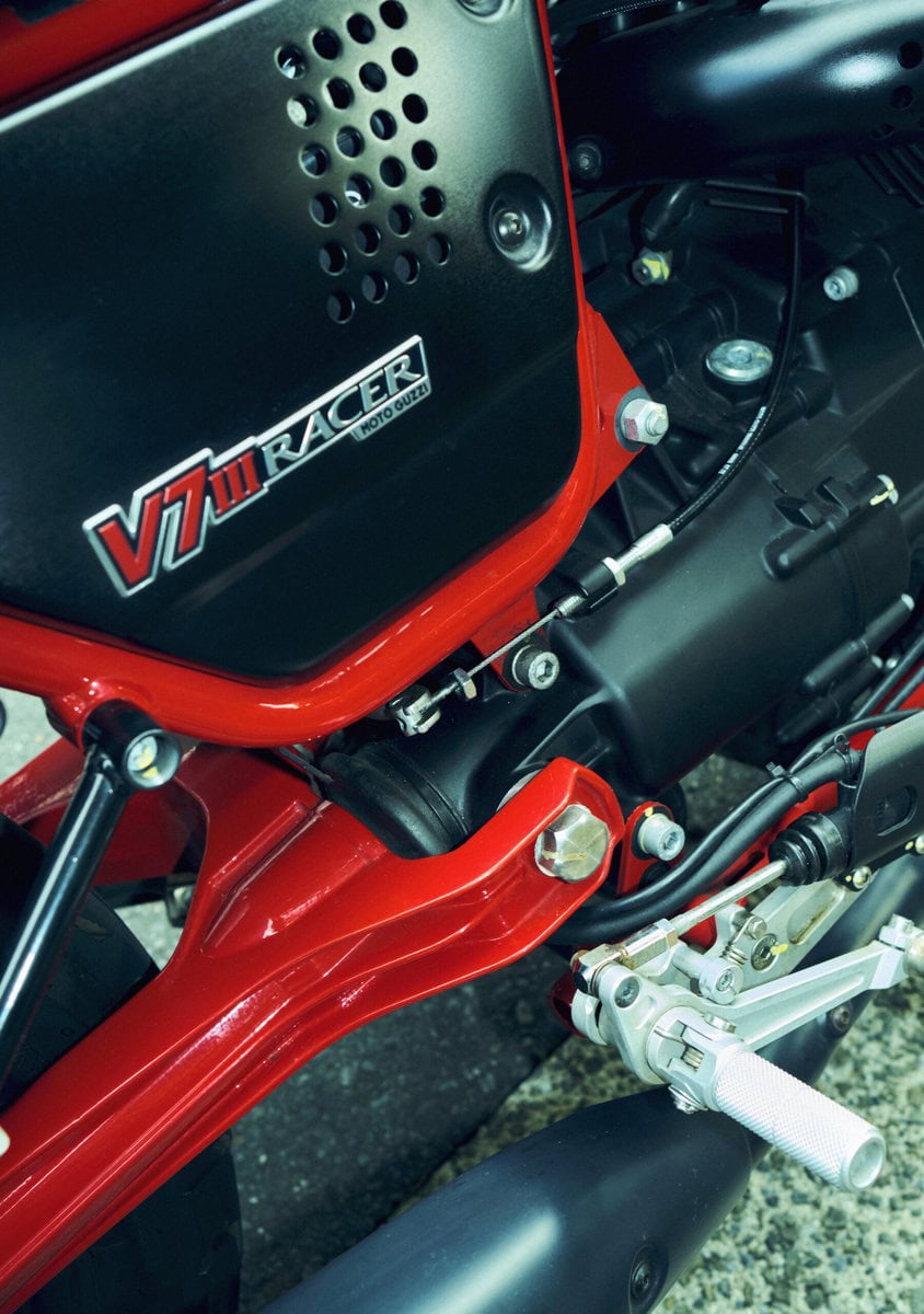 平嶋夏海さんの愛車はモト・グッツィ（MOTO GUZZI）の「V7 IIIレーサー」