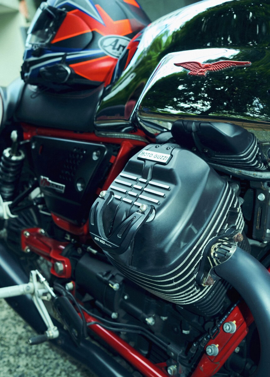 平嶋夏海さんの愛車はモト・グッツィ（MOTO GUZZI）の「V7 IIIレーサー」