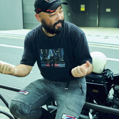 バイクトークに花を咲かせる服部昌孝