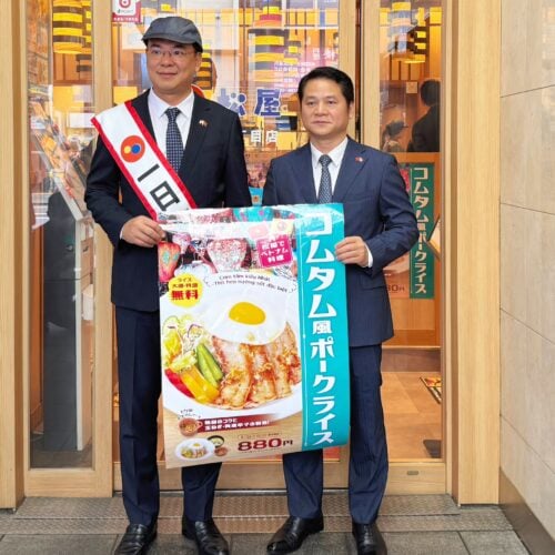 発売日当日はベトナム大使も登場！